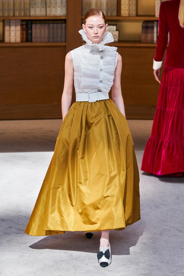 BST Haute Couture Thu – Đông 2019 của Chanel: cổ điển và tinh tế - Ảnh 15.
