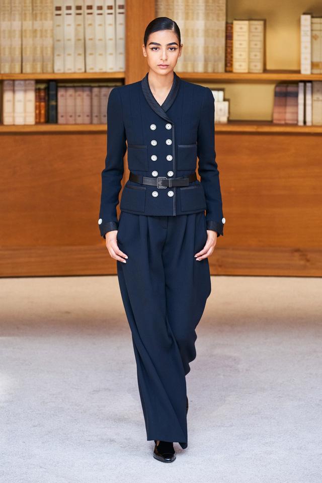 BST Haute Couture Thu – Đông 2019 của Chanel: cổ điển và tinh tế - Ảnh 3.