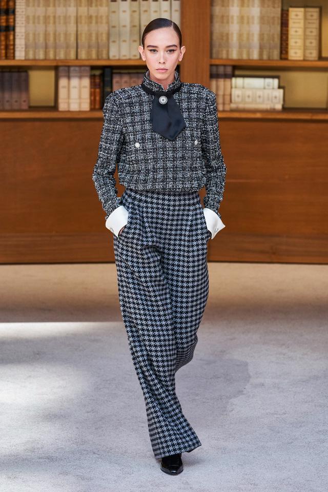 BST Haute Couture Thu – Đông 2019 của Chanel: cổ điển và tinh tế - Ảnh 7.