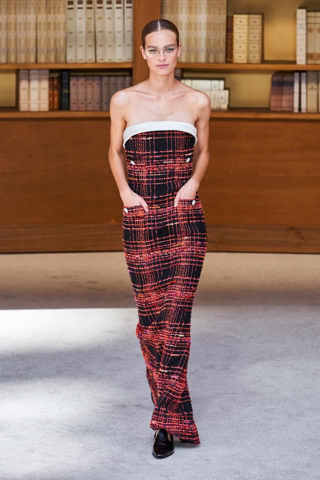 BST Haute Couture Thu – Đông 2019 của Chanel: cổ điển và tinh tế - Ảnh 12.
