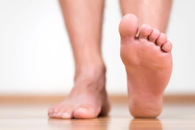 5 triệu chứng sức khỏe có thể nhìn thấy qua bàn chân - Ảnh 3.