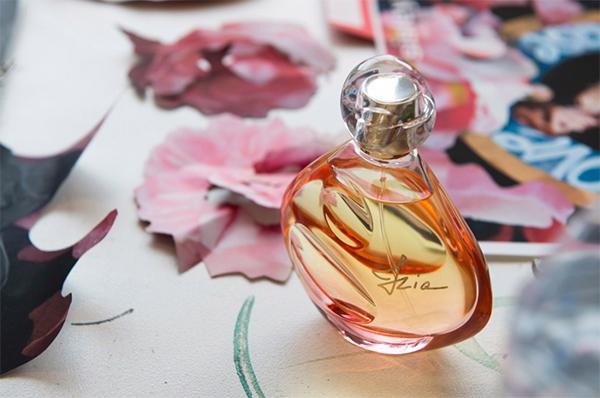 Sisley ra mắt nước hoa Izia - Eau De Perfume - Ảnh 1.