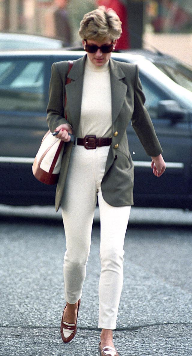 Những trang phục street style truyền cảm hứng của Công nương Diana - Ảnh 3.