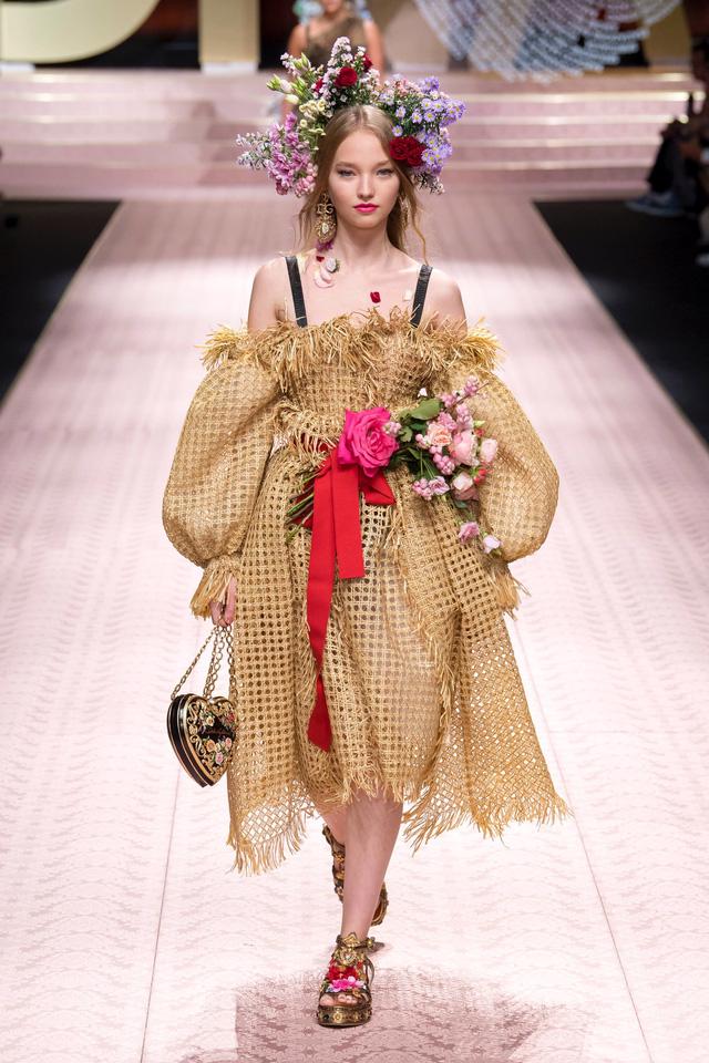 BST ngập sắc hoa cho mọi lứa tuổi của Dolce & Gabbana - Ảnh 4.