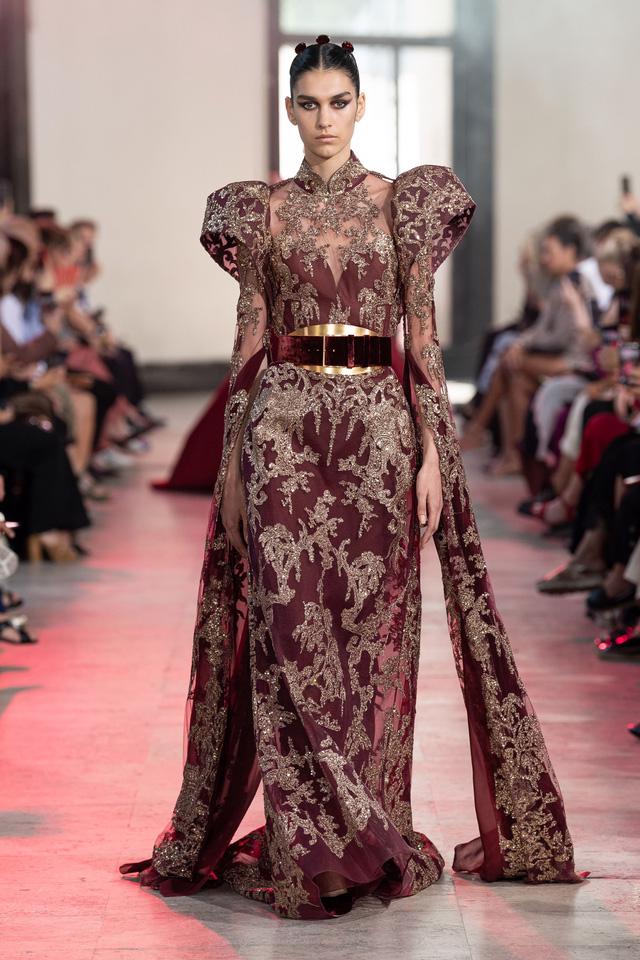 BST Haute Couture Thu - Đông 2019 của Elise Saab: phương Đông huyền bí - Ảnh 12.