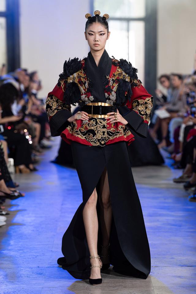 BST Haute Couture Thu - Đông 2019 của Elise Saab: phương Đông huyền bí - Ảnh 2.