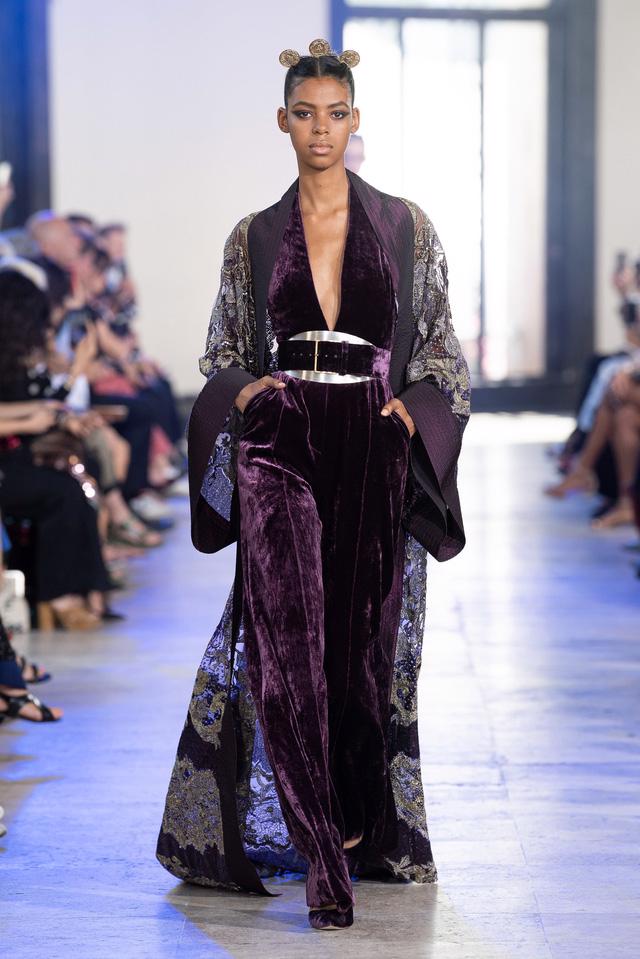 BST Haute Couture Thu - Đông 2019 của Elise Saab: phương Đông huyền bí - Ảnh 4.