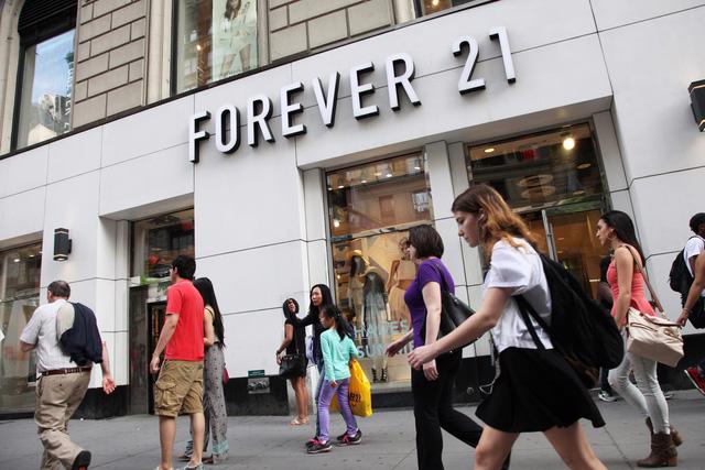 Thương hiệu Forever 21 nộp đơn xin bảo hộ phá sản tại Mỹ - Ảnh 1.