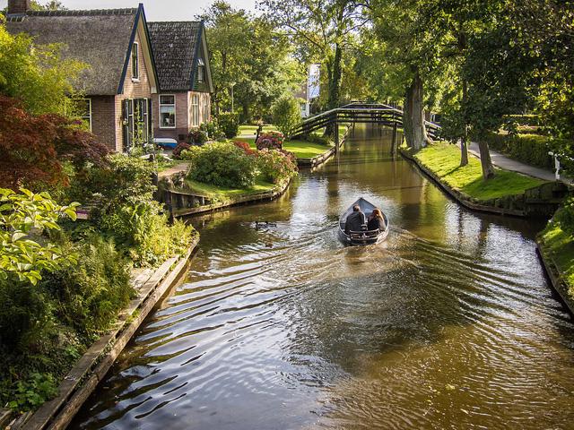 Sống chậm ở Giethoorn - Ảnh 3.