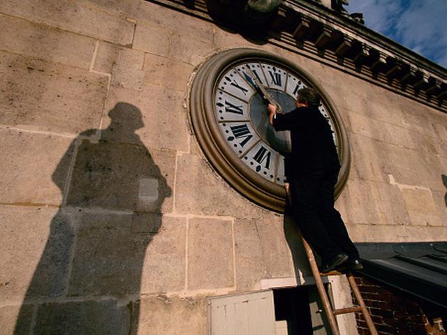 Đồng hồ châu Âu đã đồng loạt đổi giờ - Ảnh 3.