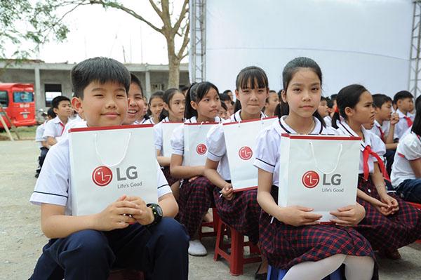 LG tài trợ phòng máy tính cho học sinh tiểu học ở Hải Phòng - Ảnh 2