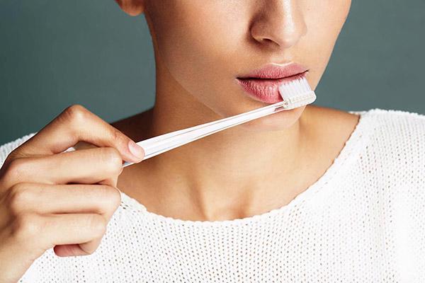 8 cách dùng bàn chải đánh răng… không để đánh răng - Ảnh 2