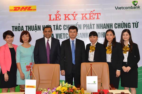 DHL Express sẽ cung cấp Dịch vụ Chuyển phát nhanh Quốc tế cho Vietcombank - Ảnh 1