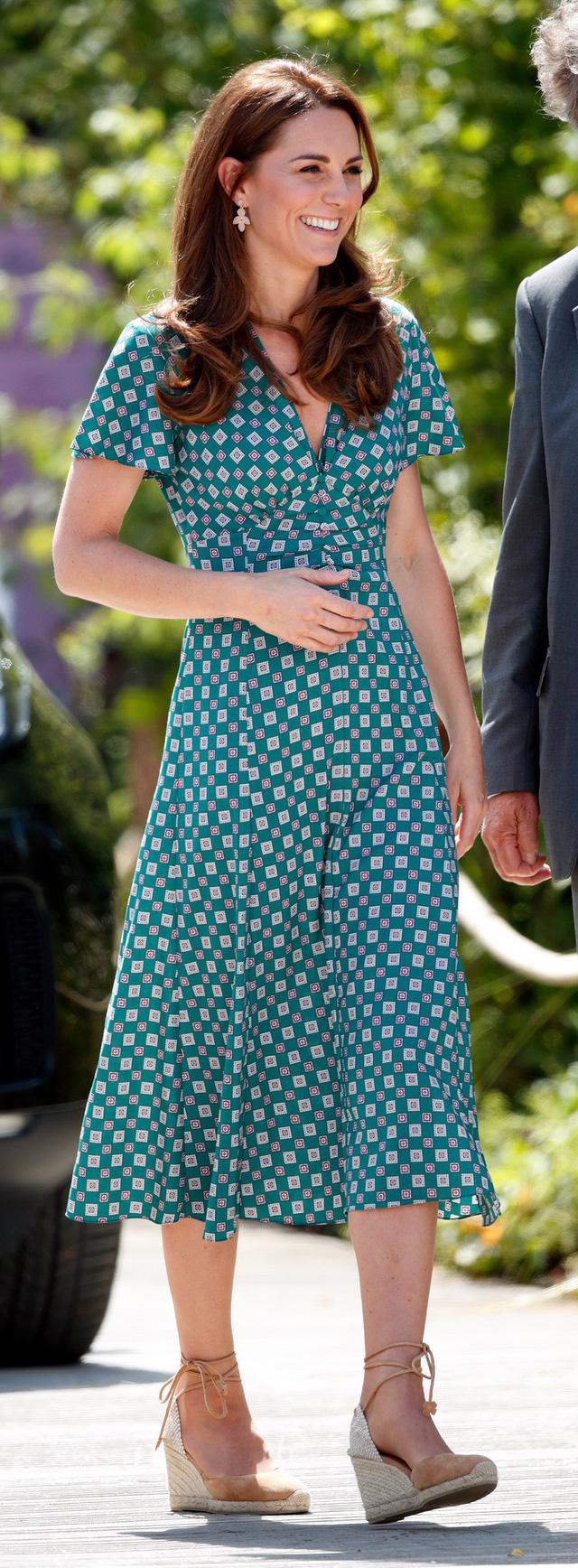 Diện váy vintage như công nương Kate Middleton, bạn đã biết cách chưa? - Ảnh 2.