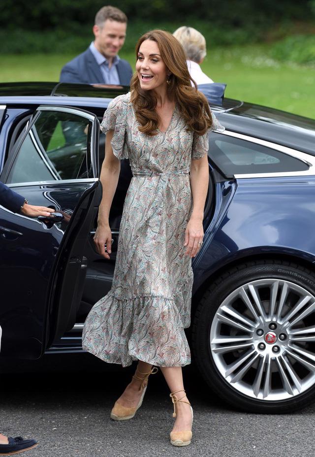 Diện váy vintage như công nương Kate Middleton, bạn đã biết cách chưa? - Ảnh 3.