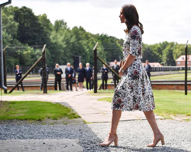 Diện váy vintage như công nương Kate Middleton, bạn đã biết cách chưa? - Ảnh 4.