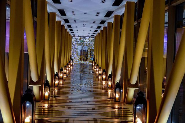 Tham quan khách sạn chọc trời tại Dubai - Ảnh 11.