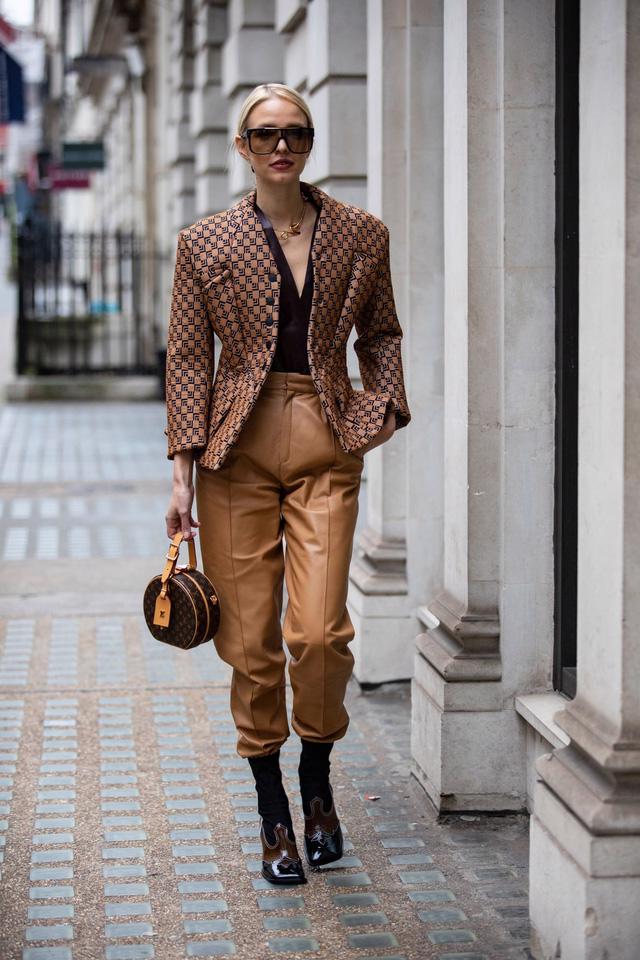 Những khoảnh khắc street style tại London Fashion Week 2019 - Ảnh 5.