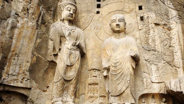 Thăm hang Long Môn, chiêm bái hàng trăm ngàn tượng Phật - Ảnh 10.