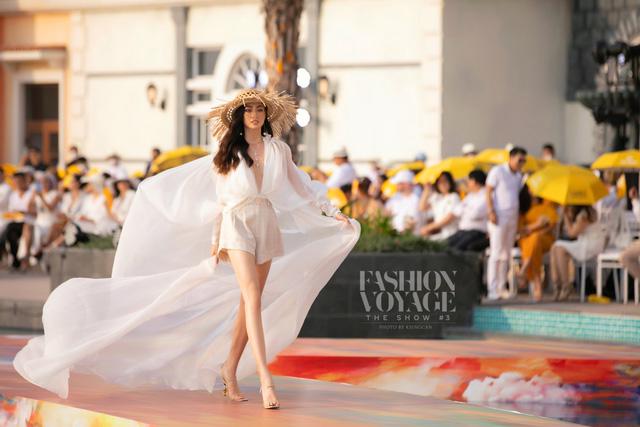 Dàn Hoa hậu, Á hậu tỏa sáng tại Fashion Voyage - Ảnh 1.