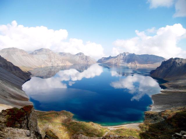 Cùng ngắm 5 hồ nước tự nhiên đẹp nhất thế giới - Ảnh 11.