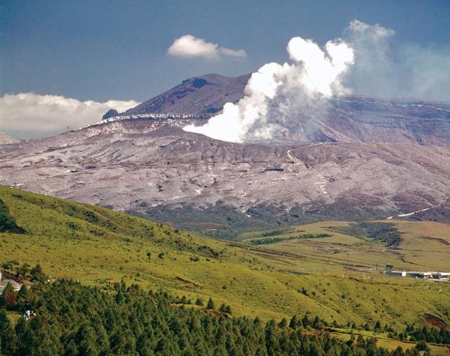 6 núi lửa nổi tiếng nhất tại Nhật Bản - Ảnh 5.