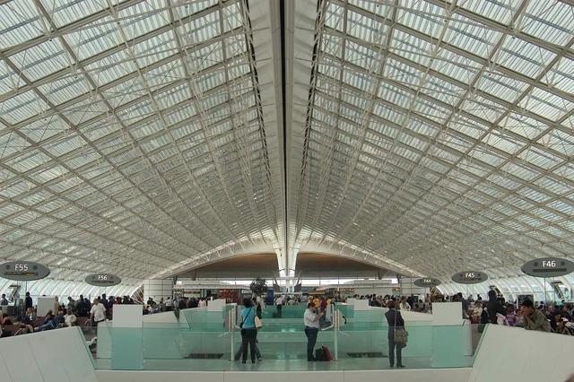 Charles de Gaulle là sân bay nhộn nhịp nhất châu Âu - Ảnh 1.