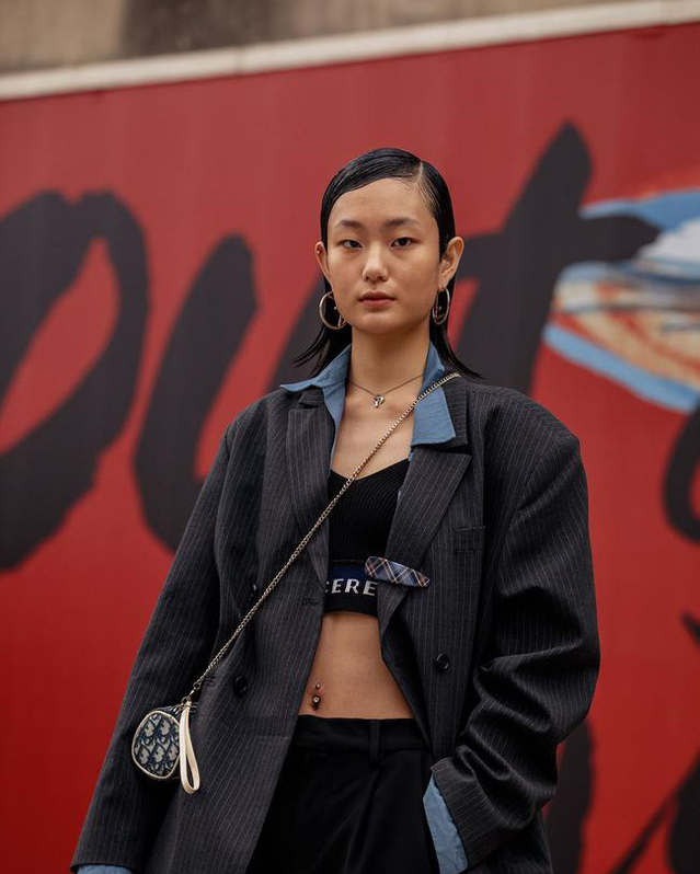 Thượng Hải Fashion Week 2020: áo blazer ngoại cỡ tràn ngập đường phố - Ảnh 12.