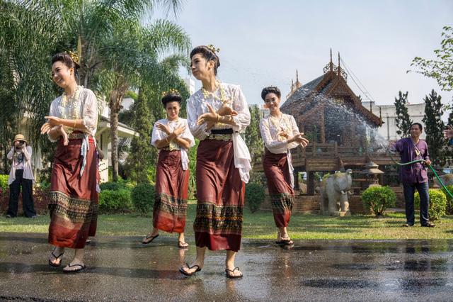 Lễ hội nước Thái Lan sắp bắt đầu - Ảnh 4.