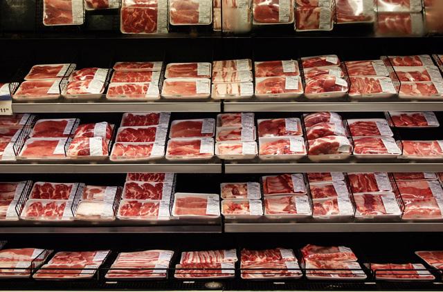 Giá thịt heo tăng cao kỷ lục trên cả nước - Ảnh 2.