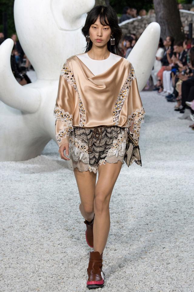 BST Resort Louis Vuitton 2019: thời trang những năm 80 đã trở lại - Ảnh 9.