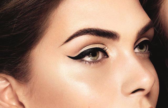 Những lỗi thường gặp khi kẻ eyeliner - Ảnh 4.