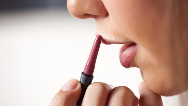 8 lỗi dùng son môi có thể bạn đang mắc phải - Ảnh 3.