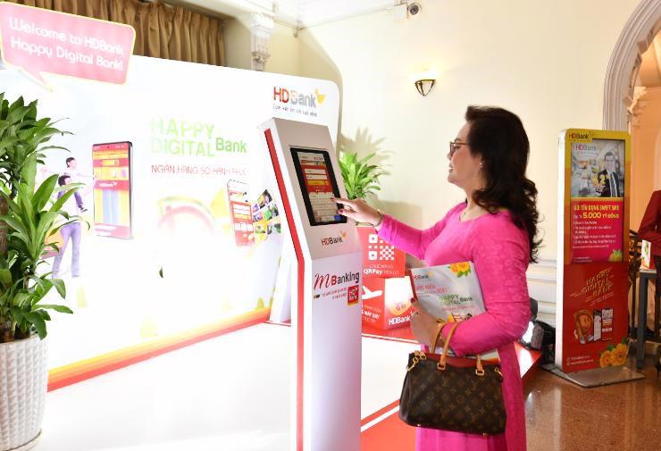 Digital &ndash; Khu photobooth trải nghiệm dịch vụ Digital Bank tại Đại hội.
