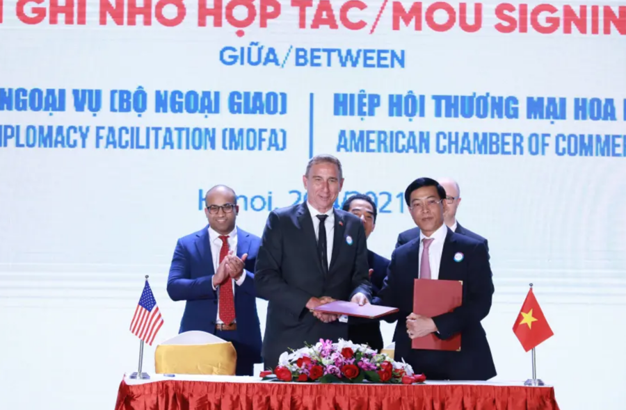 Lễ k&yacute; kết MOU giữa Cục Ngoại vụ v&agrave; Hiệp hội Thương mại Hoa Kỳ (AmCham)tại Việt Nam