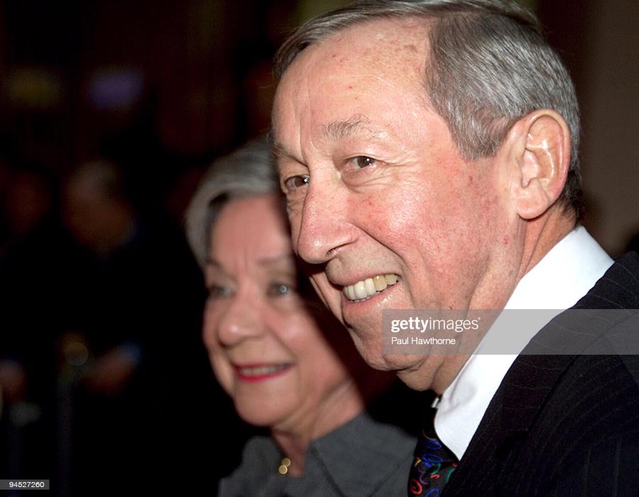 &Ocirc;ng&nbsp;Roy Disney v&agrave; vợ cũ&nbsp; - Ảnh: Getty Images