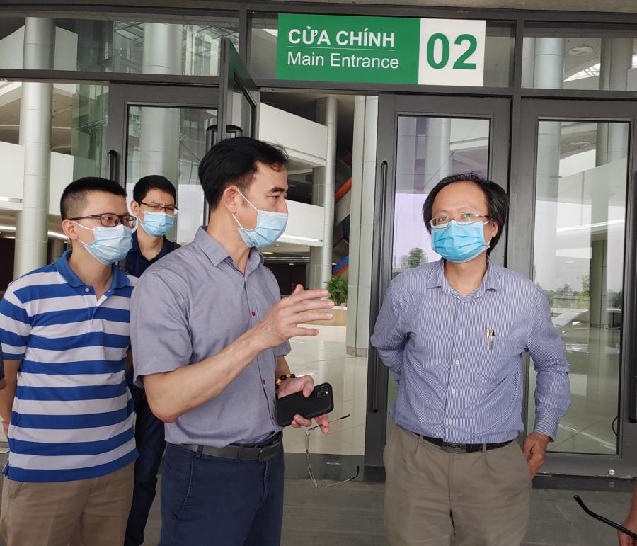 GS. Nguyễn Quang Tuấn chỉ đạo c&ocirc;ng t&aacute;c chống dịch tại Bệnh viện Bạch Mai cơ sở H&agrave; Nam