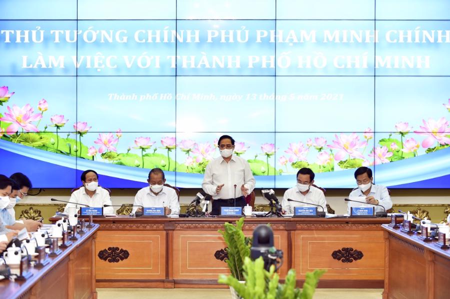Thủ tướng Phạm Minh Ch&iacute;nh tại buổi l&agrave;m việc - Ảnh: VGP
