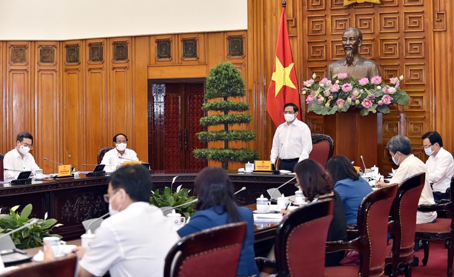 Thủ tướng Phạm Minh Ch&iacute;nh ph&aacute;t biểu tại buổi l&agrave;m việc - Ảnh: VGP.