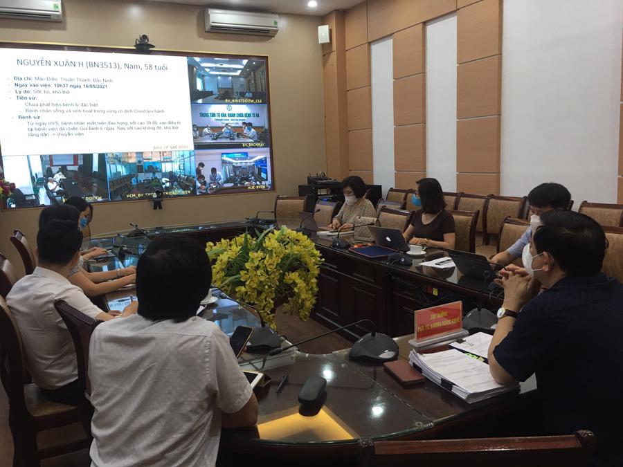 Trưa 18/5, Bệnh viện Bạch Mai cũng tham gia hội chẩn trực tuyến điều trị c&aacute;c bệnh nh&acirc;n Covid-19 nặng tại Bắc Ninh.