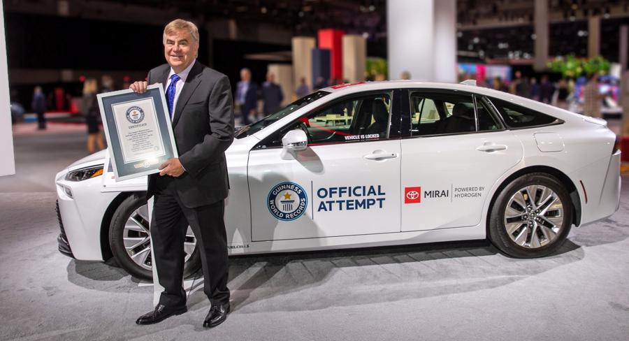 Toyota Mirai vừa ch&iacute;nh thức lập kỷ lục Guinness mới về xe điện bằng chạy pin nhi&ecirc;n liệu d&agrave;i nhất thế giới.