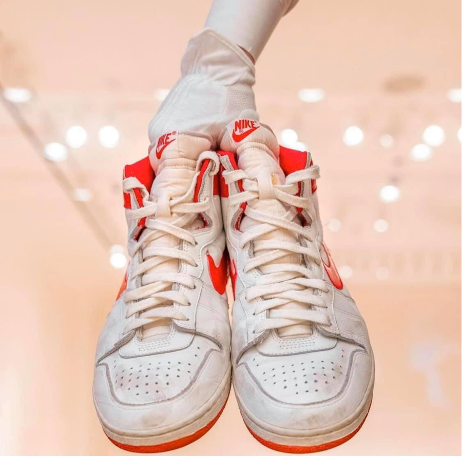 Đôi giày của huyền thoại bóng rổ Michael Jordan lại lập kỷ lục đấu giá mới - Ảnh 2