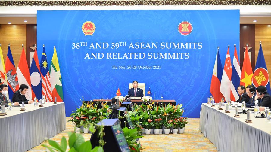 Thủ tướng Ch&iacute;nh phủ Phạm Minh Ch&iacute;nh dự Lễ bế mạc Hội nghị Cấp cao ASEAN lần thứ 38 v&agrave; 39 v&agrave; c&aacute;c Hội nghị Cấp cao li&ecirc;n quan v&agrave; Lễ chuyển giao cương vị Chủ tịch ASEAN năm 2022 - Ảnh: Bộ Ngoại giao