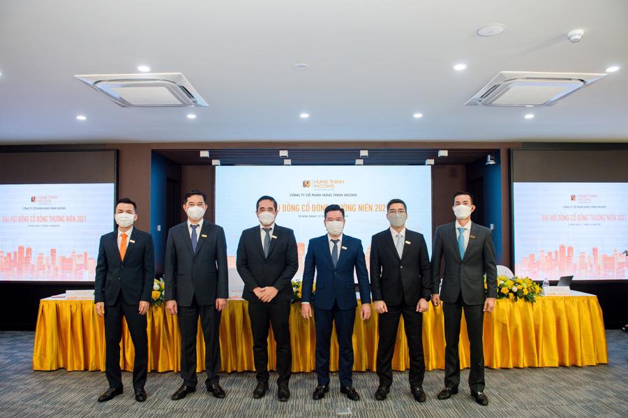 Hội đồng quản trị mới của Hưng Thịnh Incons (nhiệm kỳ 2021 - 2026) ra mắt tại Đại hội.