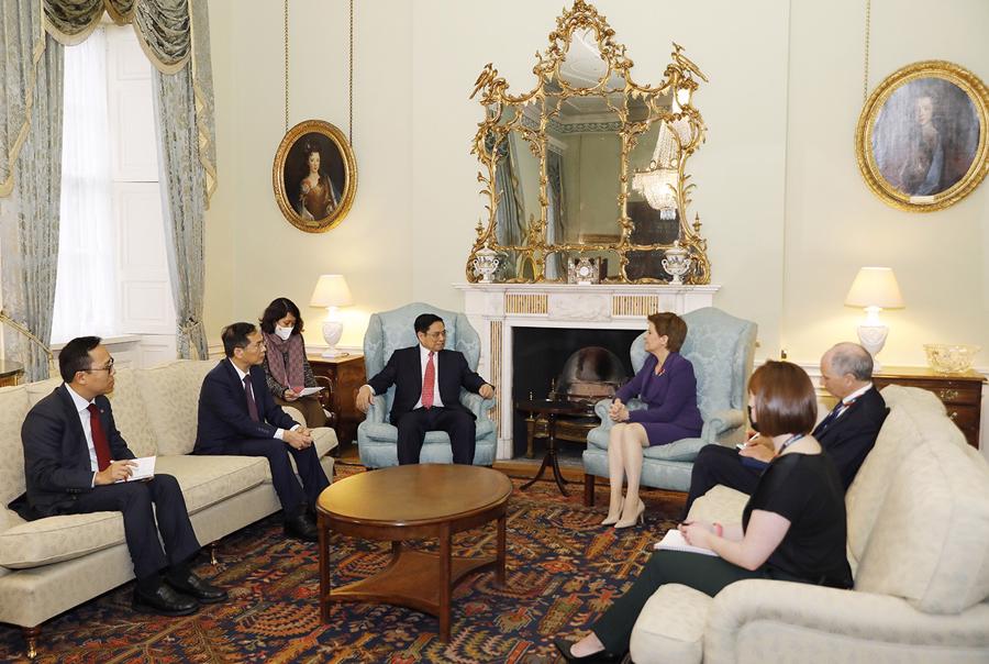 To&agrave;n cảnh buổi gặp giữa Thủ tướng&nbsp;Phạm Minh Ch&iacute;nh v&agrave;&nbsp;Thủ hiến Scotland - Ảnh: VGP