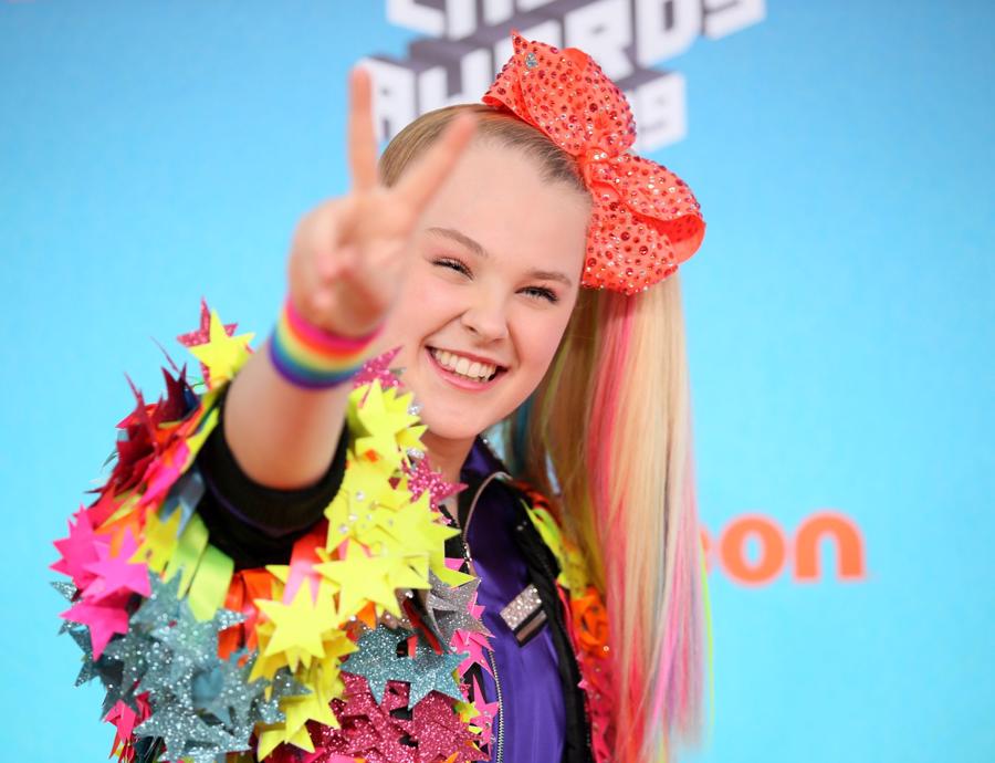 JoJo Siwa l&agrave; nữ nghệ sĩ ki&ecirc;m triệu ph&uacute; hiện đang tham gia Dancing with the Stars m&ugrave;a thứ 30 ở Mỹ.