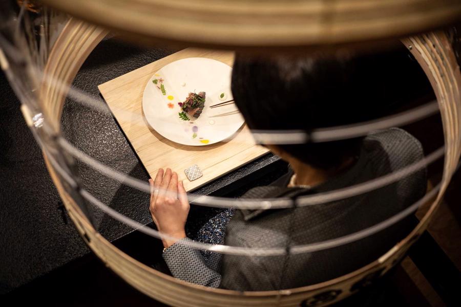 Ăn hàng “bình thường mới” kiểu Nhật: bữa tối đèn lồng Tokyo - Ảnh 4