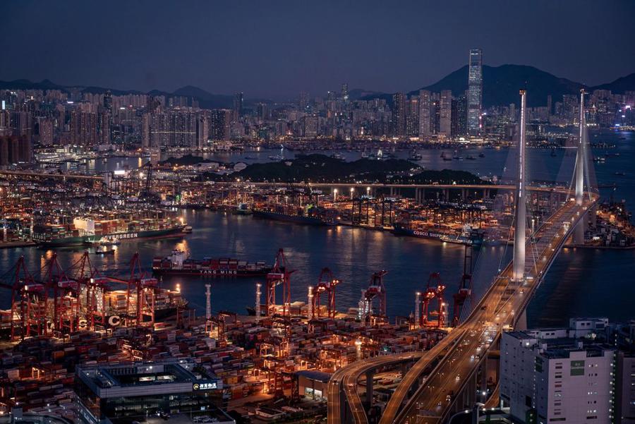 C&aacute;c cảng biến tr&ecirc;n to&agrave;n cầu, như cảng n&agrave;y tại Hồng K&ocirc;ng, chứng kiến t&igrave;nh trạng tắc nghẽn những th&aacute;ng gần đ&acirc;y - Ảnh: Getty Images