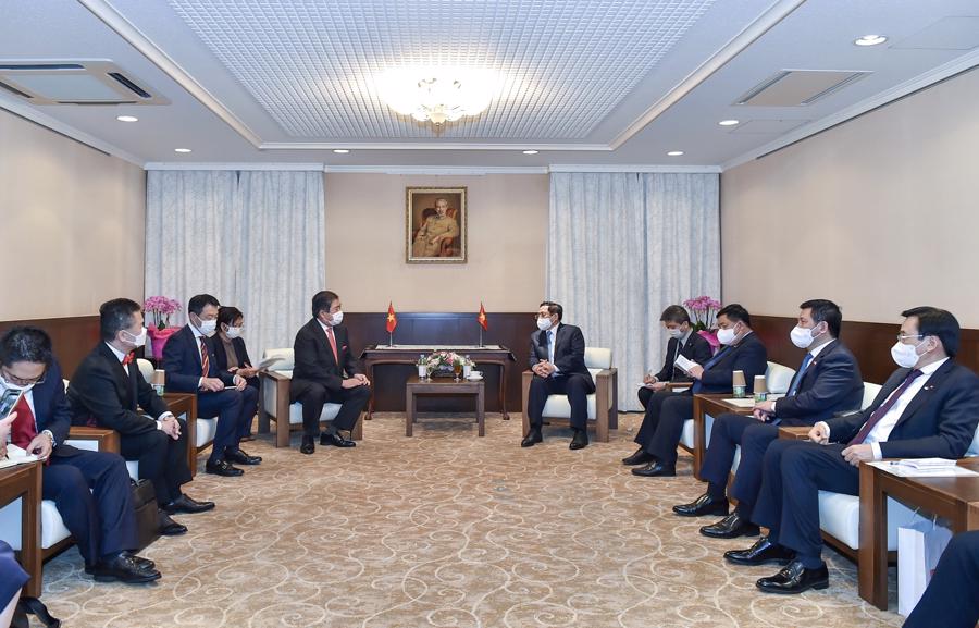 Thủ tướng tiếp &ocirc;ng Tatsuo Yasunaga, Chủ tịch Hội đồng Quản trị c&ocirc;ng ty Mitsui. Ảnh - VGP.&nbsp;
