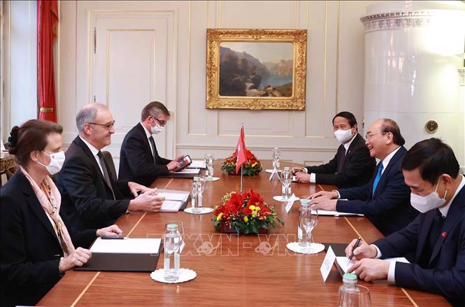 Chủ tịch nước Nguyễn Xu&acirc;n Ph&uacute;c hội đ&agrave;m với Tổng thống Li&ecirc;n bang Thụy Sĩ Guy Parmelin - Ảnh: TTXVN